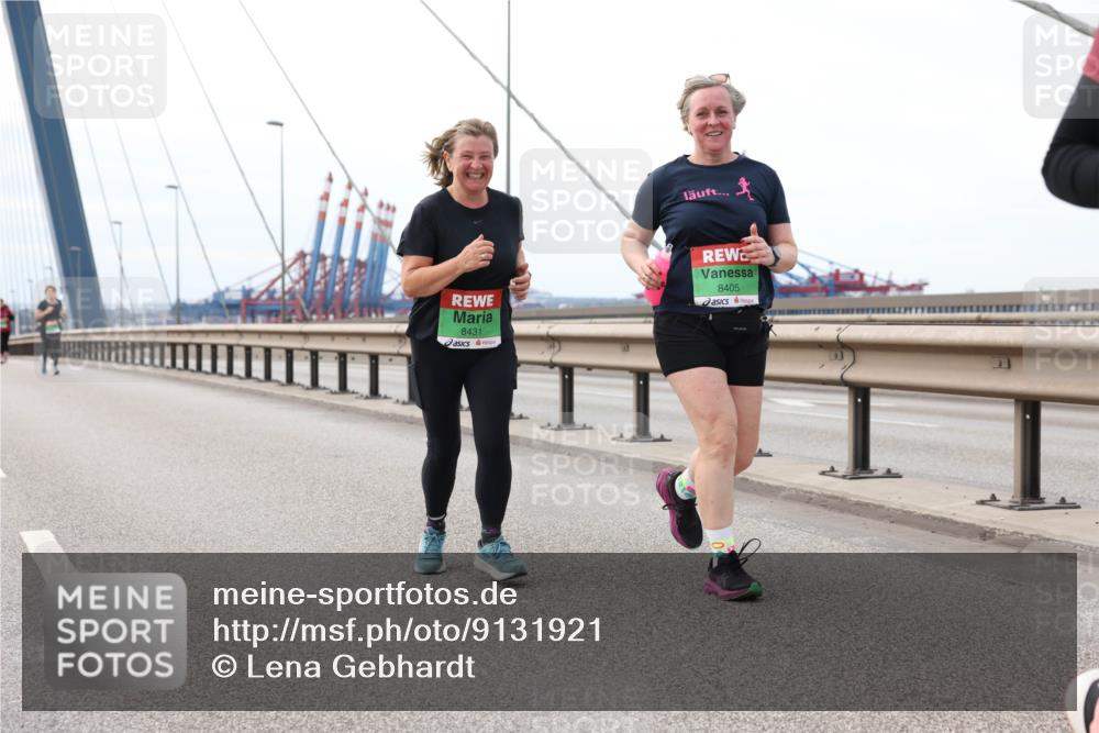 03.10.2025 - Köhlbrandbrückenlauf Lena Gebhardt http://msf.ph/oto/9131921 03.10.2025 16:08:59 Position 2 8431, 8405 meine-sportfotos.de