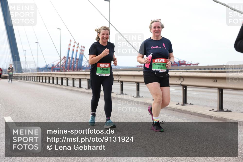 03.10.2025 - Köhlbrandbrückenlauf Lena Gebhardt http://msf.ph/oto/9131924 03.10.2025 16:08:59 Position 2 8431, 8405 meine-sportfotos.de