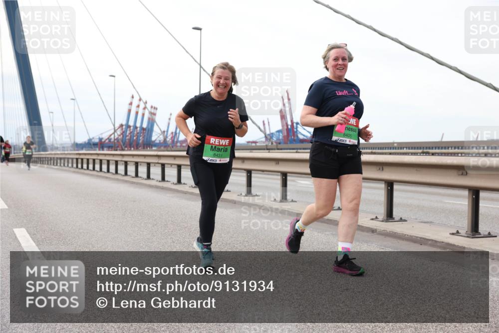 03.10.2025 - Köhlbrandbrückenlauf Lena Gebhardt http://msf.ph/oto/9131934 03.10.2025 16:08:59 Position 2 8431, 8405 meine-sportfotos.de