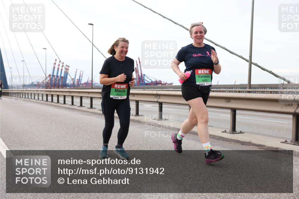 03.10.2025 - Köhlbrandbrückenlauf Lena Gebhardt http://msf.ph/oto/9131942 03.10.2025 16:08:59 Position 2 8431, 8405 meine-sportfotos.de