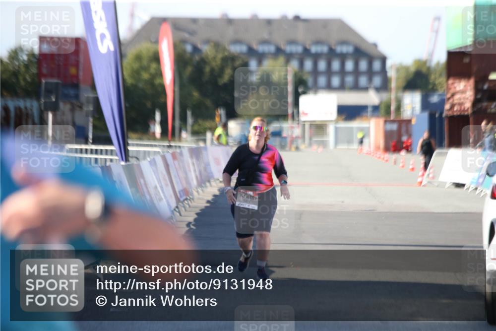 03.10.2025 - Köhlbrandbrückenlauf Jannik Wohlers http://msf.ph/oto/9131948 03.10.2025 13:54:06 Ziel 5603, 5819, 6529, 6549 meine-sportfotos.de