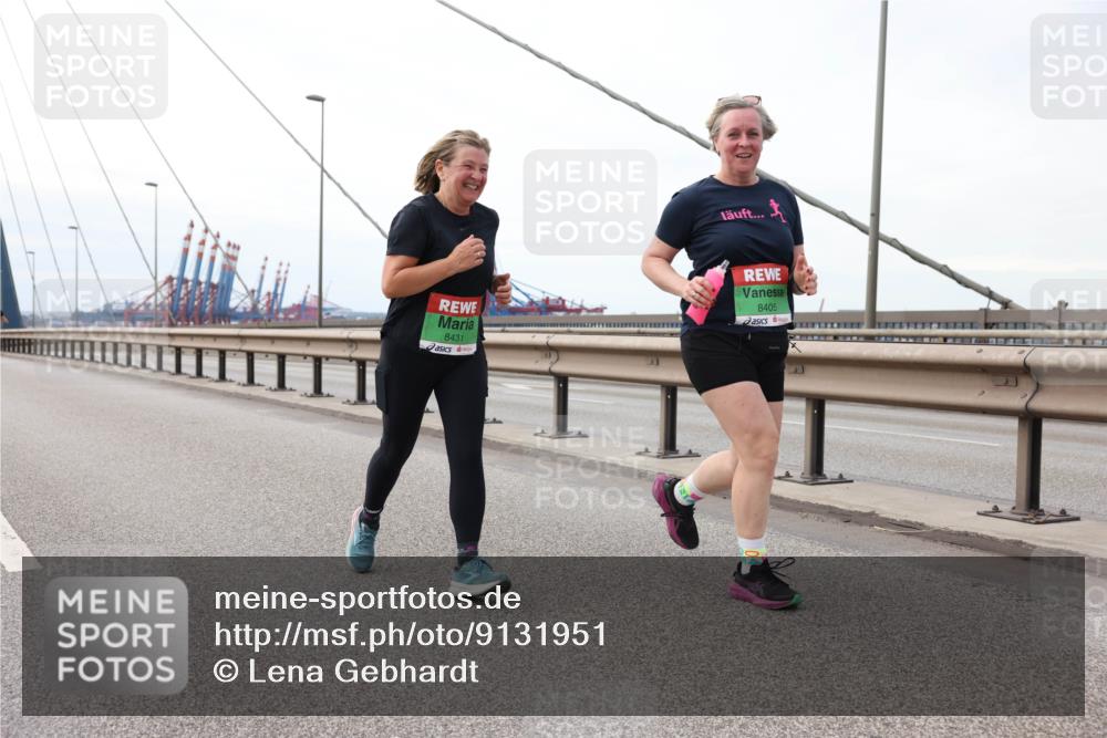 03.10.2025 - Köhlbrandbrückenlauf Lena Gebhardt http://msf.ph/oto/9131951 03.10.2025 16:08:59 Position 2 8431, 8405 meine-sportfotos.de