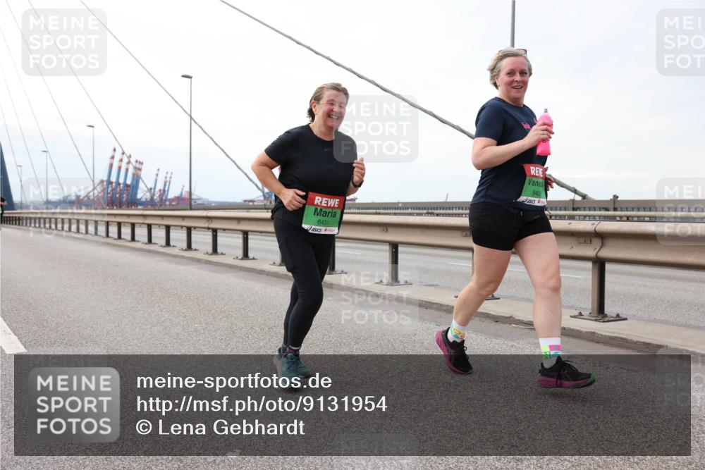 03.10.2025 - Köhlbrandbrückenlauf Lena Gebhardt http://msf.ph/oto/9131954 03.10.2025 16:09:00 Position 2 8431, 8405 meine-sportfotos.de