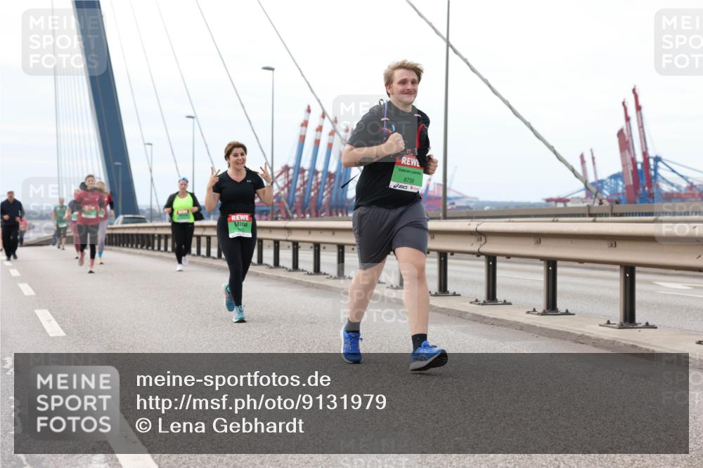 03.10.2025 - Köhlbrandbrückenlauf Lena Gebhardt http://msf.ph/oto/9131979 03.10.2025 16:09:08 Position 2 8738 meine-sportfotos.de