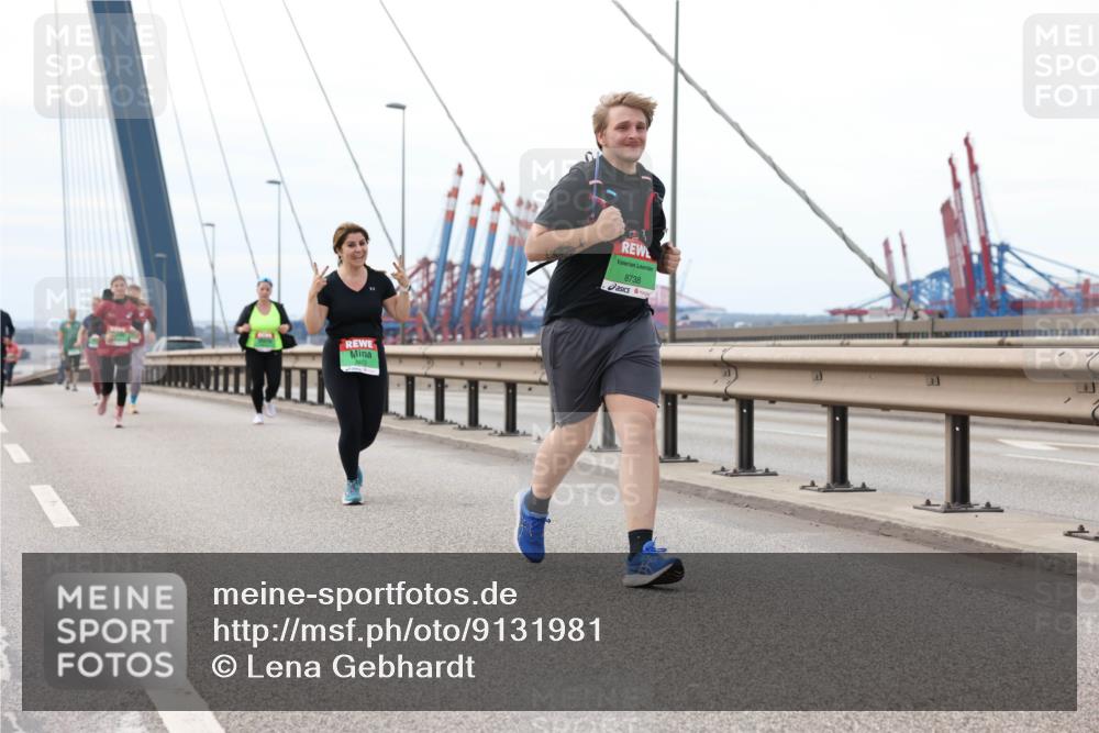 03.10.2025 - Köhlbrandbrückenlauf Lena Gebhardt http://msf.ph/oto/9131981 03.10.2025 16:09:08 Position 2 8738 meine-sportfotos.de