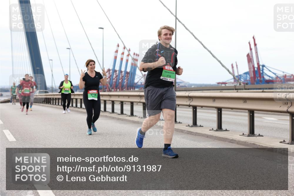 03.10.2025 - Köhlbrandbrückenlauf Lena Gebhardt http://msf.ph/oto/9131987 03.10.2025 16:09:08 Position 2 8738 meine-sportfotos.de