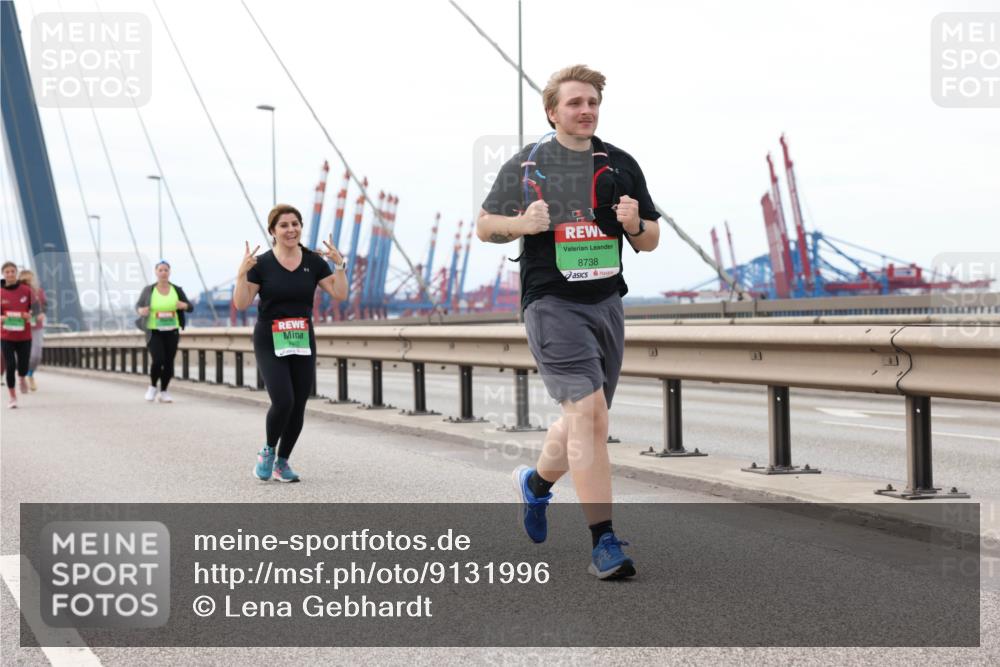 03.10.2025 - Köhlbrandbrückenlauf Lena Gebhardt http://msf.ph/oto/9131996 03.10.2025 16:09:08 Position 2 8738 meine-sportfotos.de