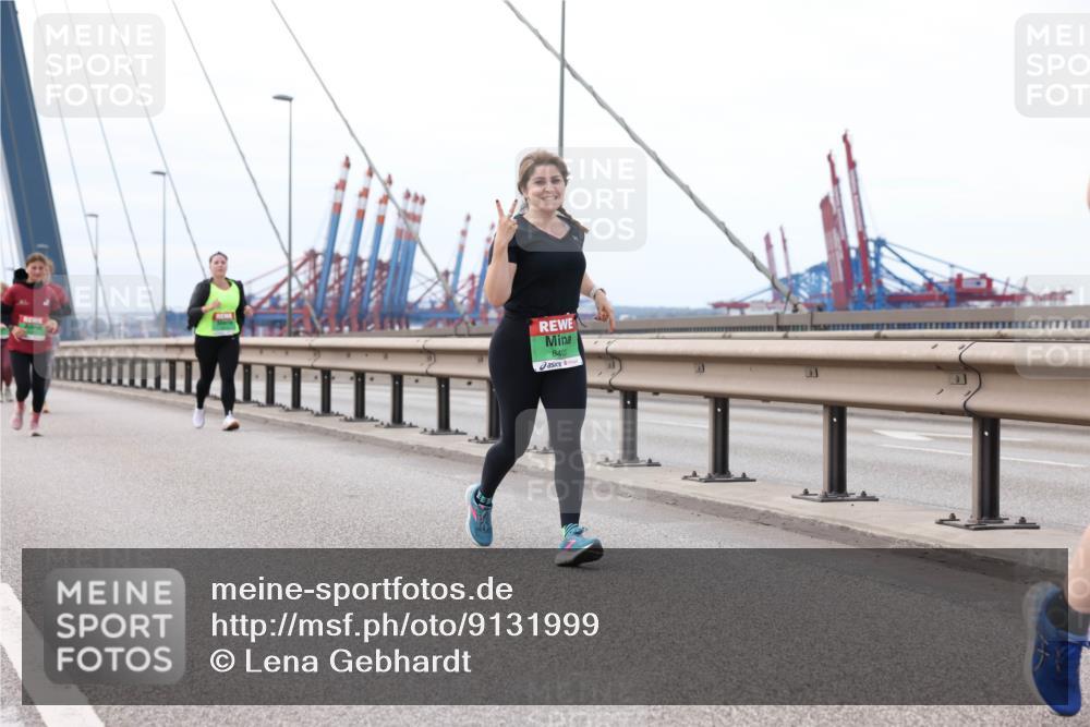03.10.2025 - Köhlbrandbrückenlauf Lena Gebhardt http://msf.ph/oto/9131999 03.10.2025 16:09:09 Position 2 8403 meine-sportfotos.de
