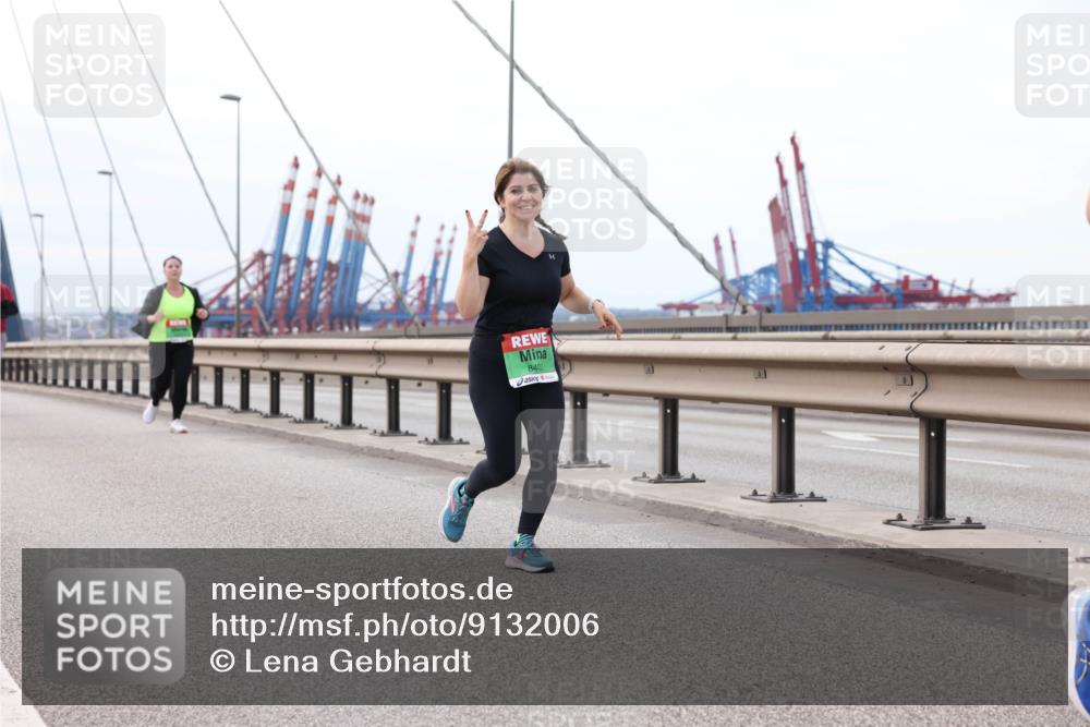 03.10.2025 - Köhlbrandbrückenlauf Lena Gebhardt http://msf.ph/oto/9132006 03.10.2025 16:09:10 Position 2 8403 meine-sportfotos.de