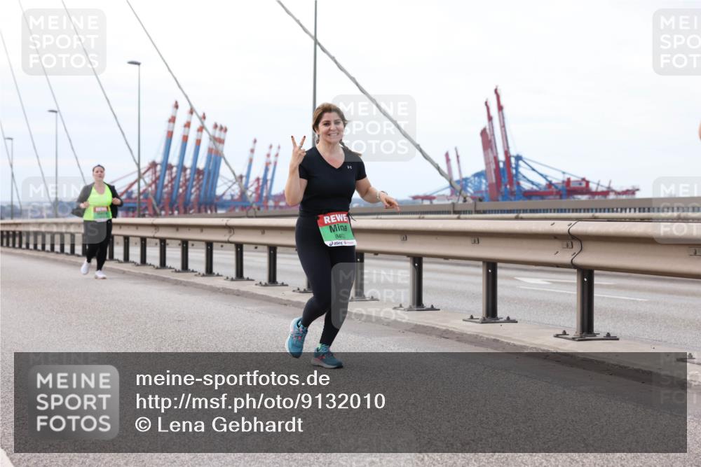 03.10.2025 - Köhlbrandbrückenlauf Lena Gebhardt http://msf.ph/oto/9132010 03.10.2025 16:09:10 Position 2 8403 meine-sportfotos.de