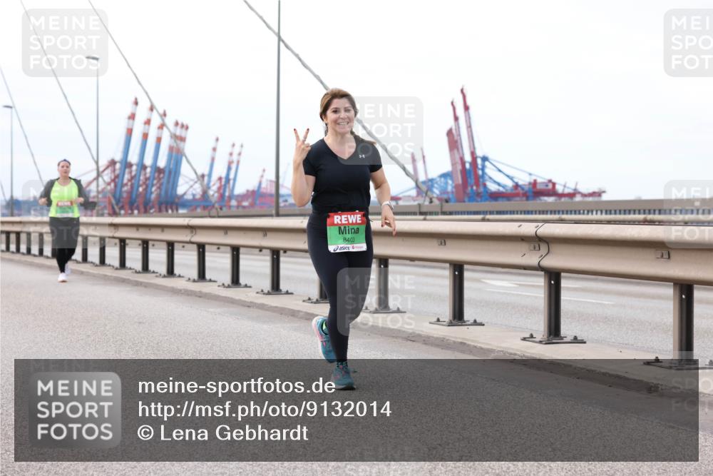 03.10.2025 - Köhlbrandbrückenlauf Lena Gebhardt http://msf.ph/oto/9132014 03.10.2025 16:09:10 Position 2 8403 meine-sportfotos.de