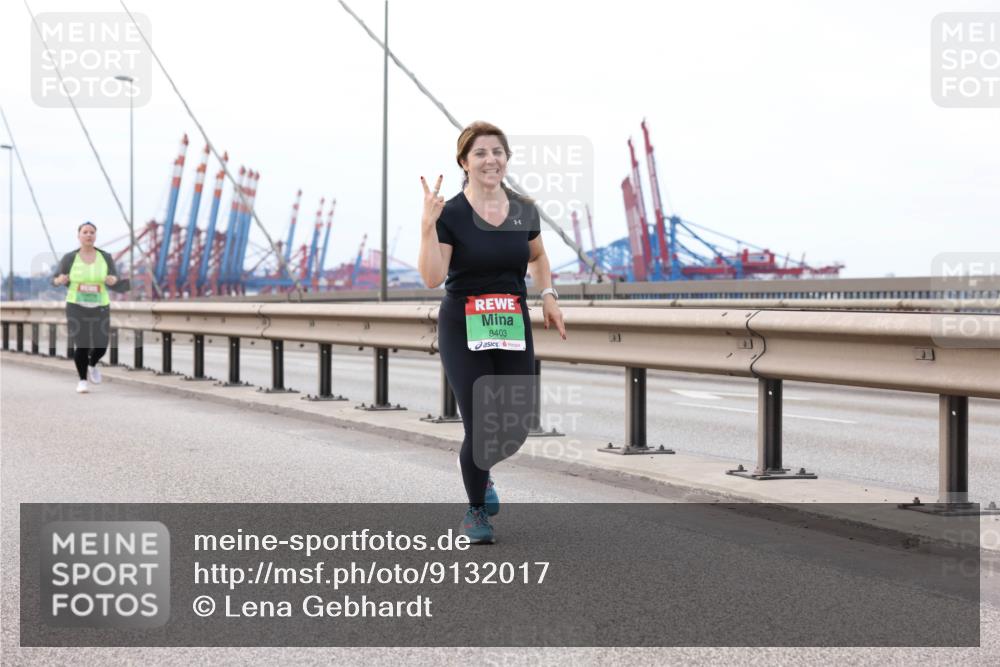 03.10.2025 - Köhlbrandbrückenlauf Lena Gebhardt http://msf.ph/oto/9132017 03.10.2025 16:09:10 Position 2 8403 meine-sportfotos.de