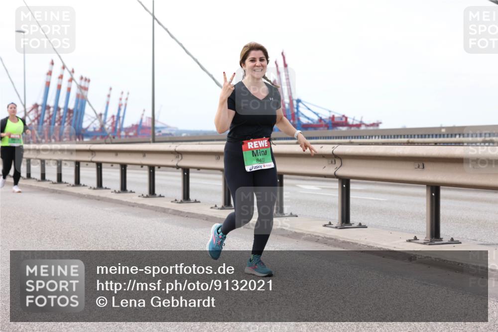 03.10.2025 - Köhlbrandbrückenlauf Lena Gebhardt http://msf.ph/oto/9132021 03.10.2025 16:09:10 Position 2 8403 meine-sportfotos.de