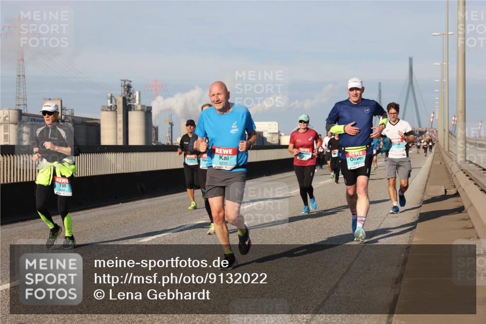 03.10.2025 - Köhlbrandbrückenlauf Lena Gebhardt http://msf.ph/oto/9132022 03.10.2025 09:50:17 Position 2 3434, 3250, 3300 meine-sportfotos.de