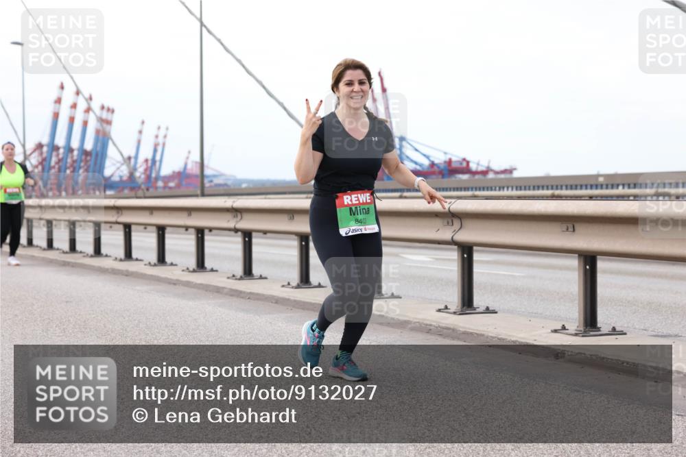 03.10.2025 - Köhlbrandbrückenlauf Lena Gebhardt http://msf.ph/oto/9132027 03.10.2025 16:09:10 Position 2 8403 meine-sportfotos.de