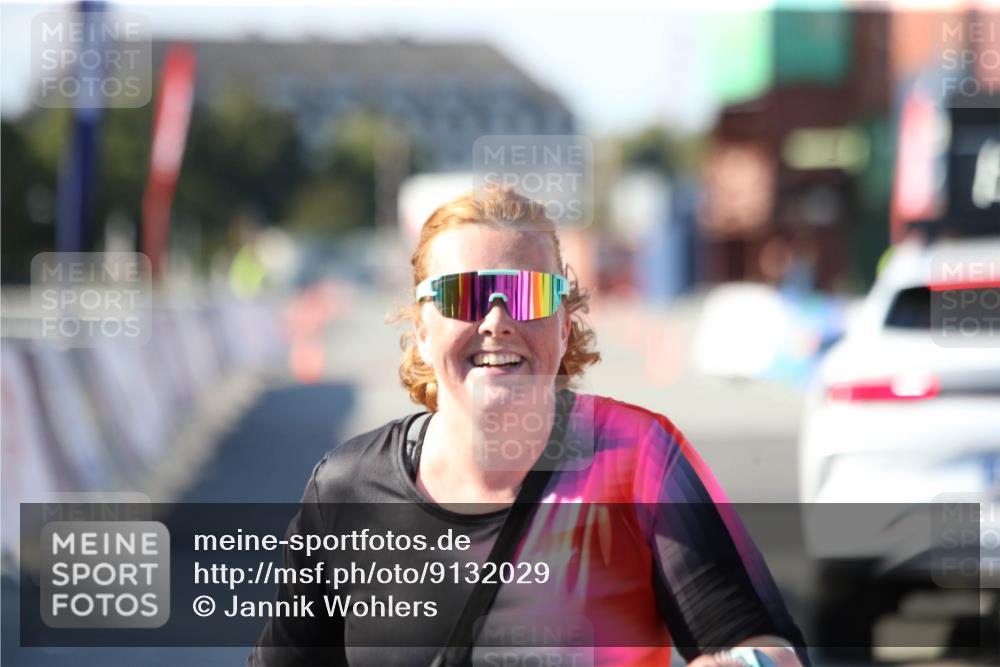 03.10.2025 - Köhlbrandbrückenlauf Jannik Wohlers http://msf.ph/oto/9132029 03.10.2025 13:54:16 Ziel 5471 meine-sportfotos.de