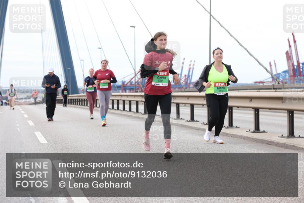 03.10.2025 - Köhlbrandbrückenlauf Lena Gebhardt http://msf.ph/oto/9132036 03.10.2025 16:09:14 Position 2 8893, 8512 meine-sportfotos.de