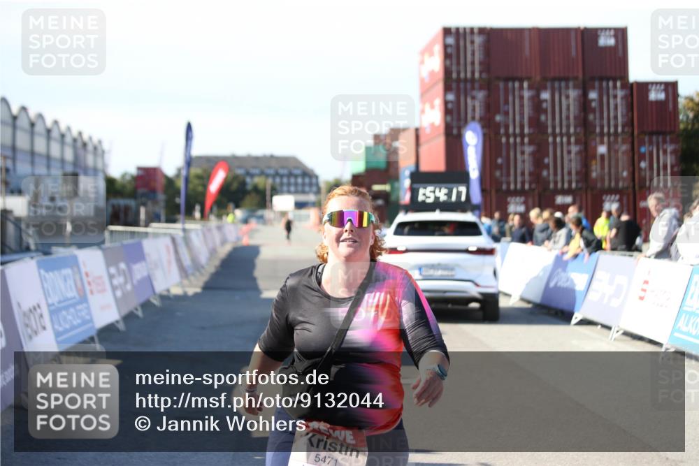 03.10.2025 - Köhlbrandbrückenlauf Jannik Wohlers http://msf.ph/oto/9132044 03.10.2025 13:54:17 Ziel 5471 meine-sportfotos.de