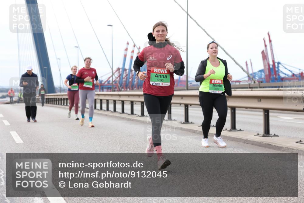 03.10.2025 - Köhlbrandbrückenlauf Lena Gebhardt http://msf.ph/oto/9132045 03.10.2025 16:09:14 Position 2 8893, 8512 meine-sportfotos.de