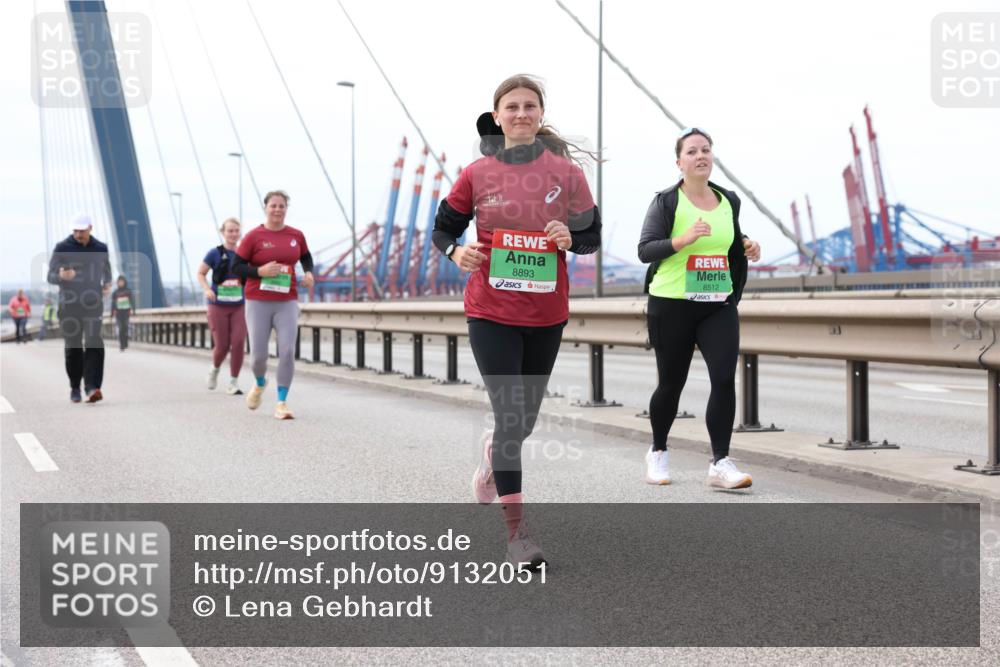 03.10.2025 - Köhlbrandbrückenlauf Lena Gebhardt http://msf.ph/oto/9132051 03.10.2025 16:09:14 Position 2 8893, 8512 meine-sportfotos.de