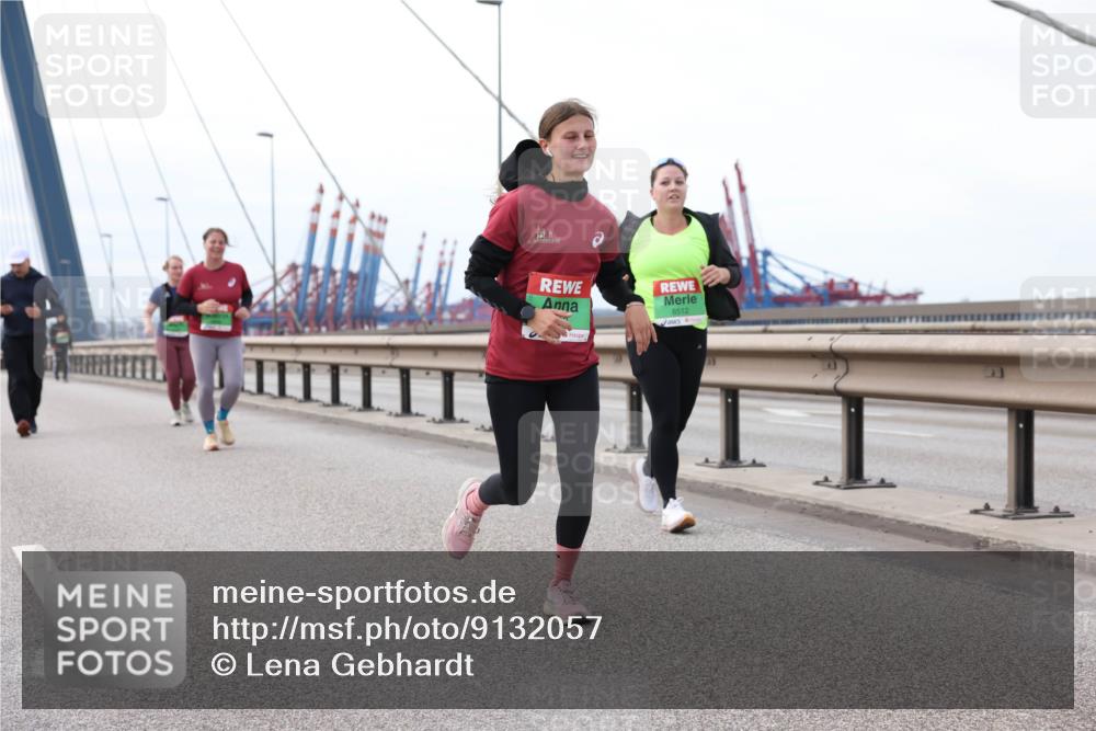 03.10.2025 - Köhlbrandbrückenlauf Lena Gebhardt http://msf.ph/oto/9132057 03.10.2025 16:09:15 Position 2 8512 meine-sportfotos.de