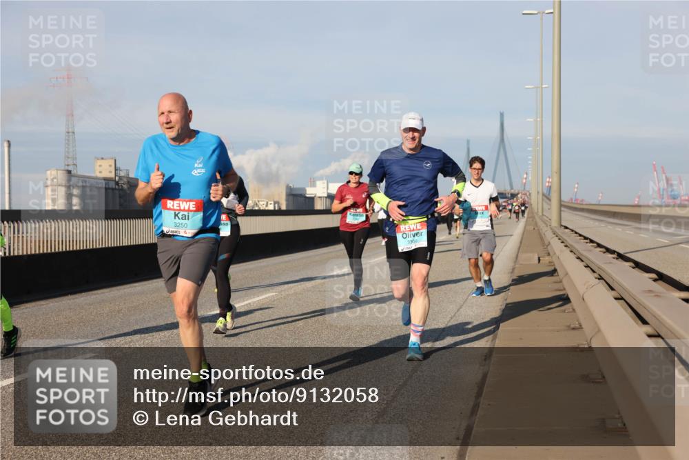03.10.2025 - Köhlbrandbrückenlauf Lena Gebhardt http://msf.ph/oto/9132058 03.10.2025 09:50:18 Position 2 3250, 3300 meine-sportfotos.de