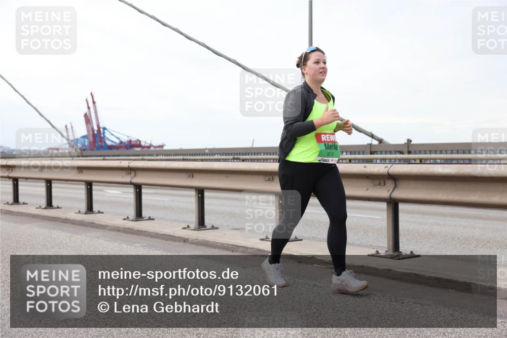 03.10.2025 - Köhlbrandbrückenlauf Lena Gebhardt http://msf.ph/oto/9132061 03.10.2025 16:09:16 Position 2 8512, 77111 meine-sportfotos.de
