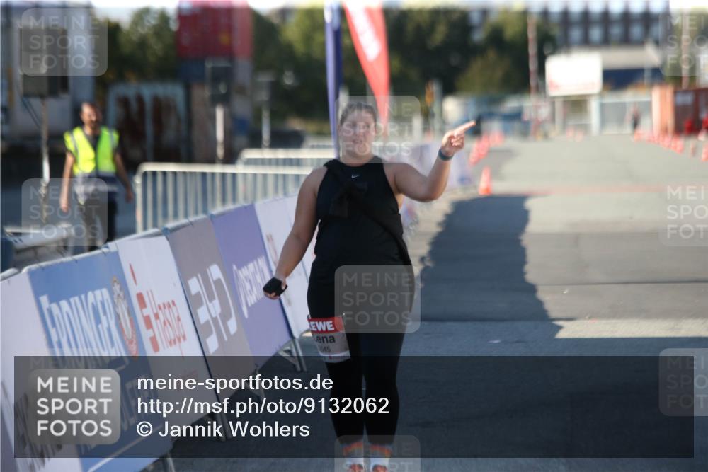 03.10.2025 - Köhlbrandbrückenlauf Jannik Wohlers http://msf.ph/oto/9132062 03.10.2025 13:54:52 Ziel 5545 meine-sportfotos.de