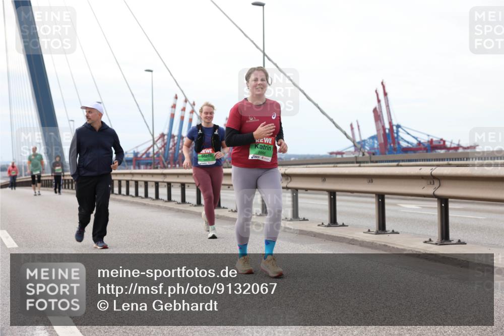 03.10.2025 - Köhlbrandbrückenlauf Lena Gebhardt http://msf.ph/oto/9132067 03.10.2025 16:09:18 Position 2 8666 meine-sportfotos.de