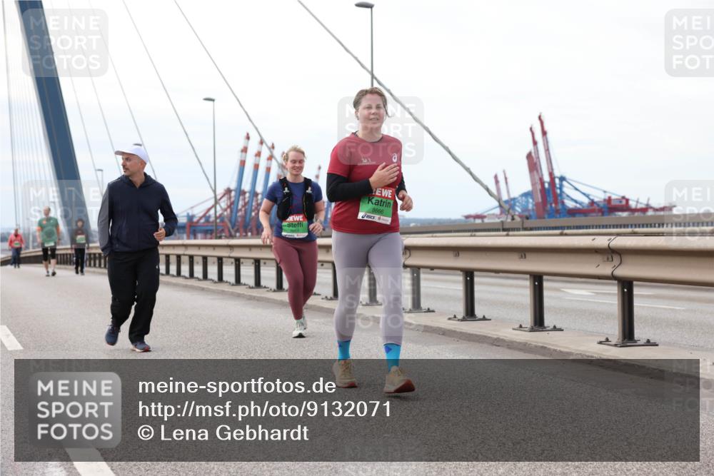 03.10.2025 - Köhlbrandbrückenlauf Lena Gebhardt http://msf.ph/oto/9132071 03.10.2025 16:09:18 Position 2 8666 meine-sportfotos.de
