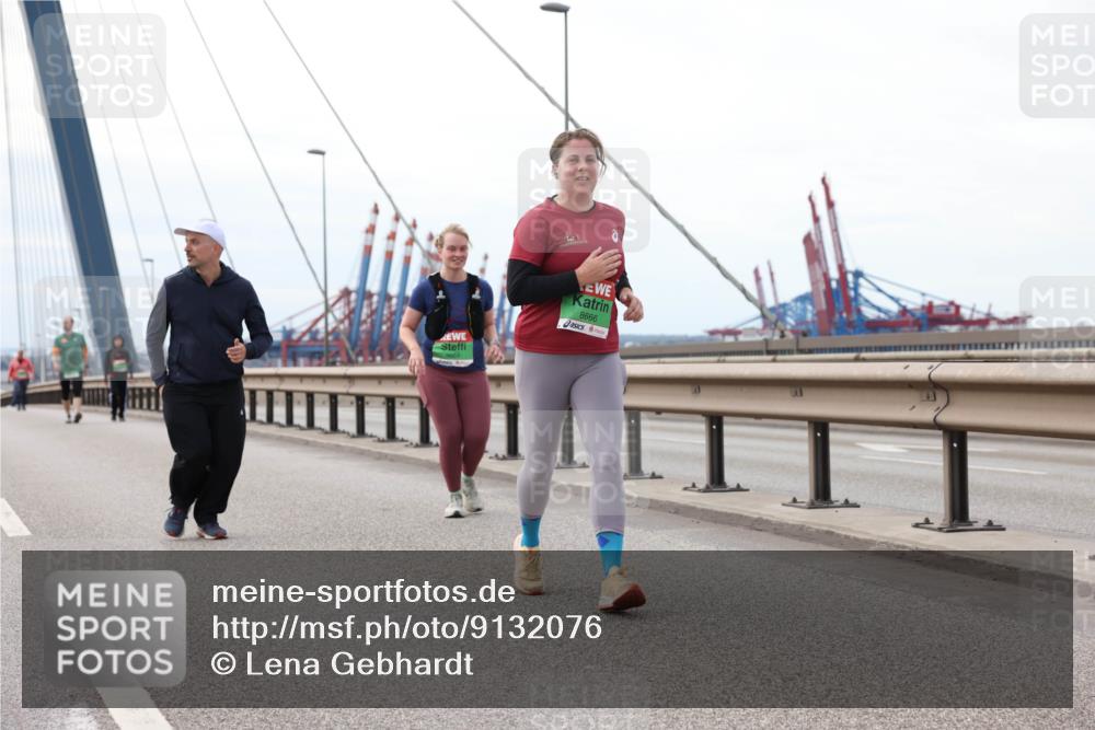 03.10.2025 - Köhlbrandbrückenlauf Lena Gebhardt http://msf.ph/oto/9132076 03.10.2025 16:09:18 Position 2 8666 meine-sportfotos.de