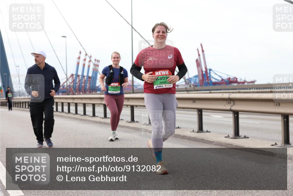 03.10.2025 - Köhlbrandbrückenlauf Lena Gebhardt http://msf.ph/oto/9132082 03.10.2025 16:09:18 Position 2 8666 meine-sportfotos.de