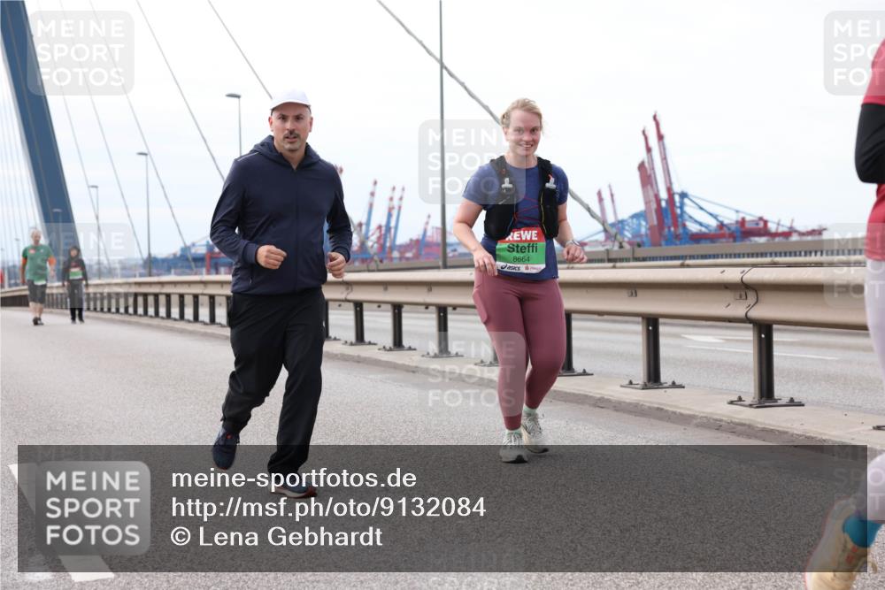 03.10.2025 - Köhlbrandbrückenlauf Lena Gebhardt http://msf.ph/oto/9132084 03.10.2025 16:09:19 Position 2 8664 meine-sportfotos.de