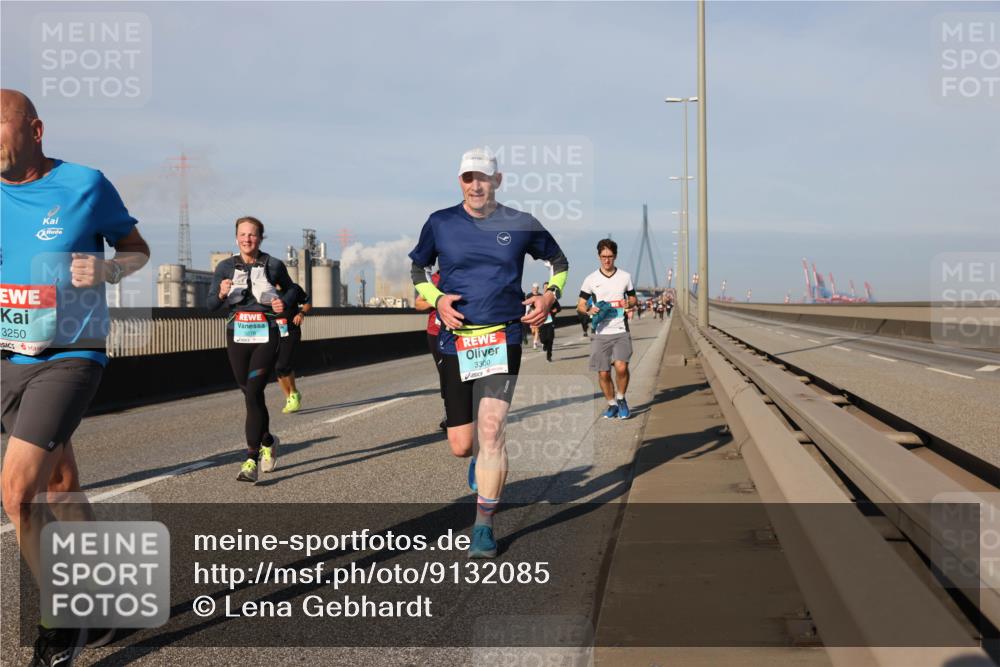 03.10.2025 - Köhlbrandbrückenlauf Lena Gebhardt http://msf.ph/oto/9132085 03.10.2025 09:50:18 Position 2 3250, 3278, 3300 meine-sportfotos.de