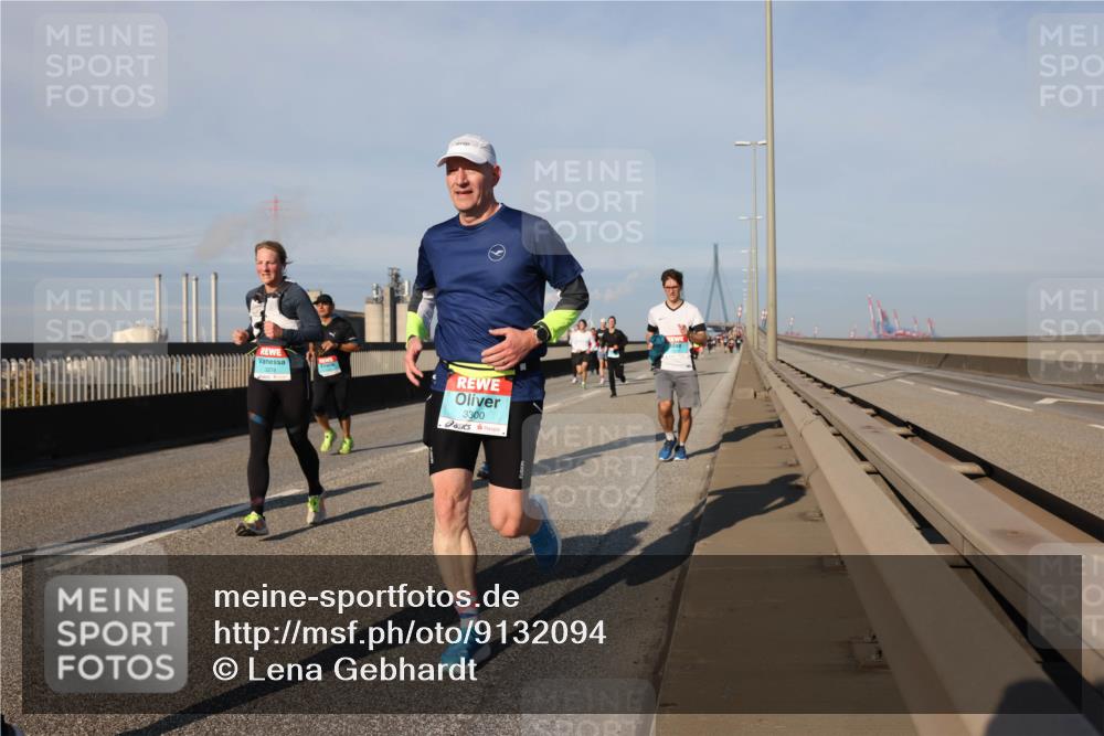 03.10.2025 - Köhlbrandbrückenlauf Lena Gebhardt http://msf.ph/oto/9132094 03.10.2025 09:50:19 Position 2 3278, 3300 meine-sportfotos.de