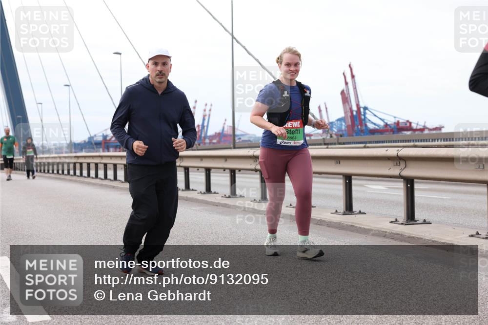 03.10.2025 - Köhlbrandbrückenlauf Lena Gebhardt http://msf.ph/oto/9132095 03.10.2025 16:09:19 Position 2 8664 meine-sportfotos.de
