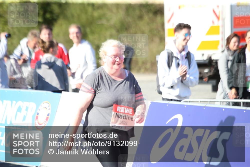 03.10.2025 - Köhlbrandbrückenlauf Jannik Wohlers http://msf.ph/oto/9132099 03.10.2025 13:56:54 Ziel 5623 meine-sportfotos.de