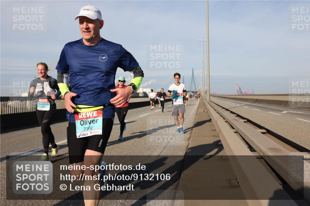 03.10.2025 - Köhlbrandbrückenlauf Lena Gebhardt http://msf.ph/oto/9132106 03.10.2025 09:50:19 Position 2 3278, 3300 meine-sportfotos.de
