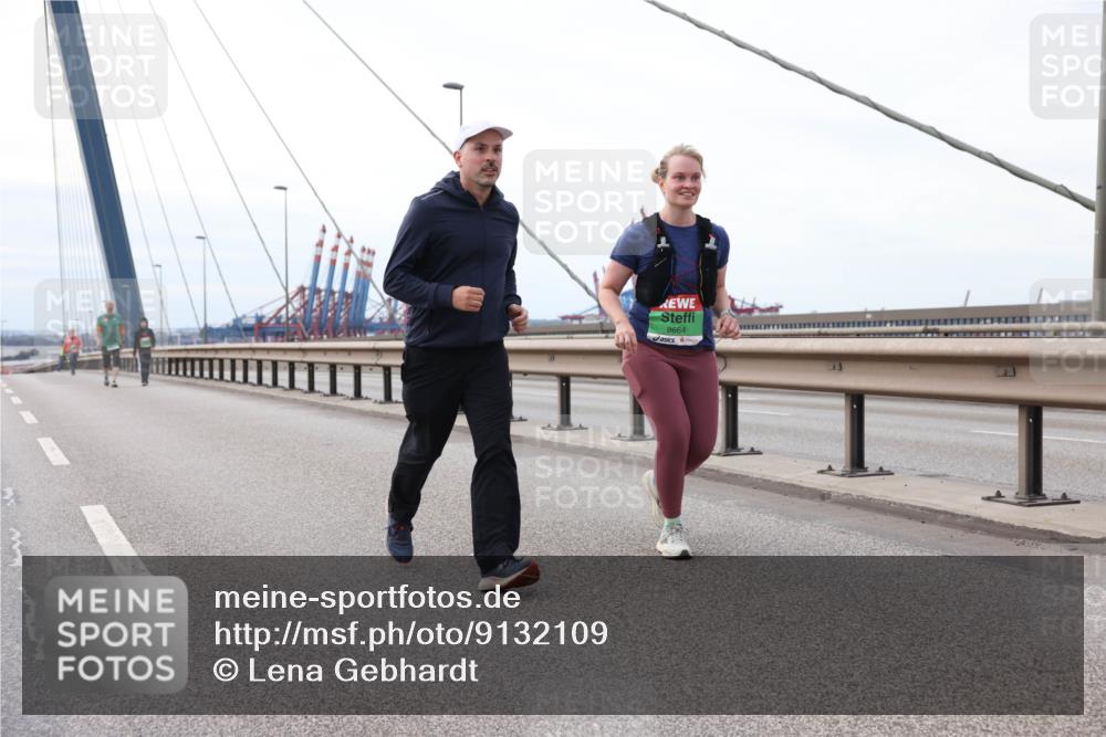 03.10.2025 - Köhlbrandbrückenlauf Lena Gebhardt http://msf.ph/oto/9132109 03.10.2025 16:09:20 Position 2 8664 meine-sportfotos.de
