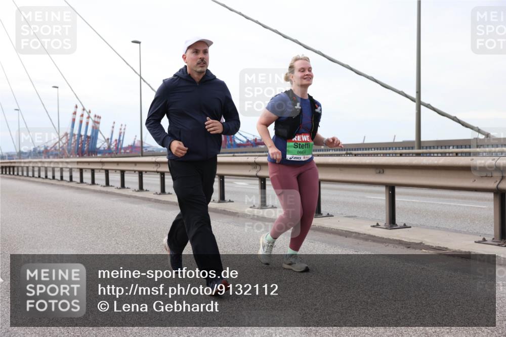 03.10.2025 - Köhlbrandbrückenlauf Lena Gebhardt http://msf.ph/oto/9132112 03.10.2025 16:09:20 Position 2 8664 meine-sportfotos.de
