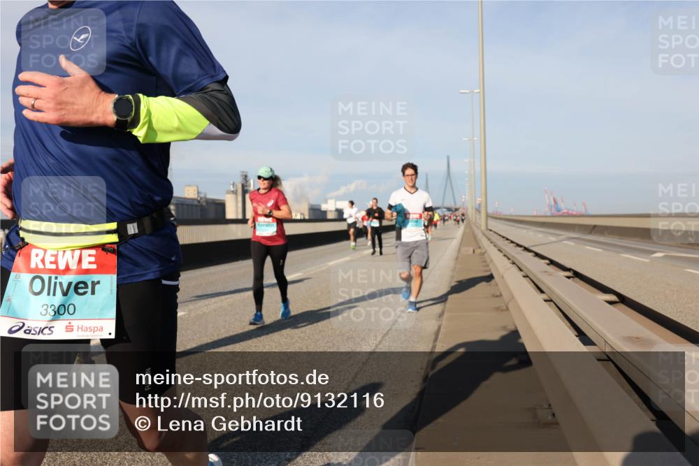 03.10.2025 - Köhlbrandbrückenlauf Lena Gebhardt http://msf.ph/oto/9132116 03.10.2025 09:50:19 Position 2 3300 meine-sportfotos.de