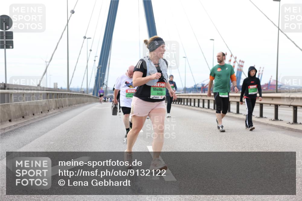 03.10.2025 - Köhlbrandbrückenlauf Lena Gebhardt http://msf.ph/oto/9132122 03.10.2025 16:09:32 Position 2 8686 meine-sportfotos.de