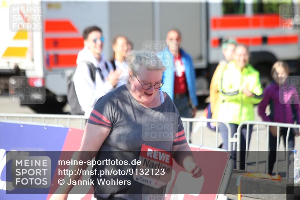 03.10.2025 - Köhlbrandbrückenlauf Jannik Wohlers http://msf.ph/oto/9132123 03.10.2025 13:56:56 Ziel 5623 meine-sportfotos.de