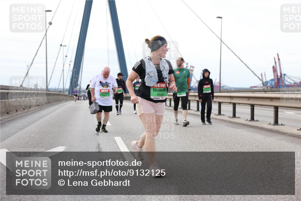 03.10.2025 - Köhlbrandbrückenlauf Lena Gebhardt http://msf.ph/oto/9132125 03.10.2025 16:09:33 Position 2 8686 meine-sportfotos.de