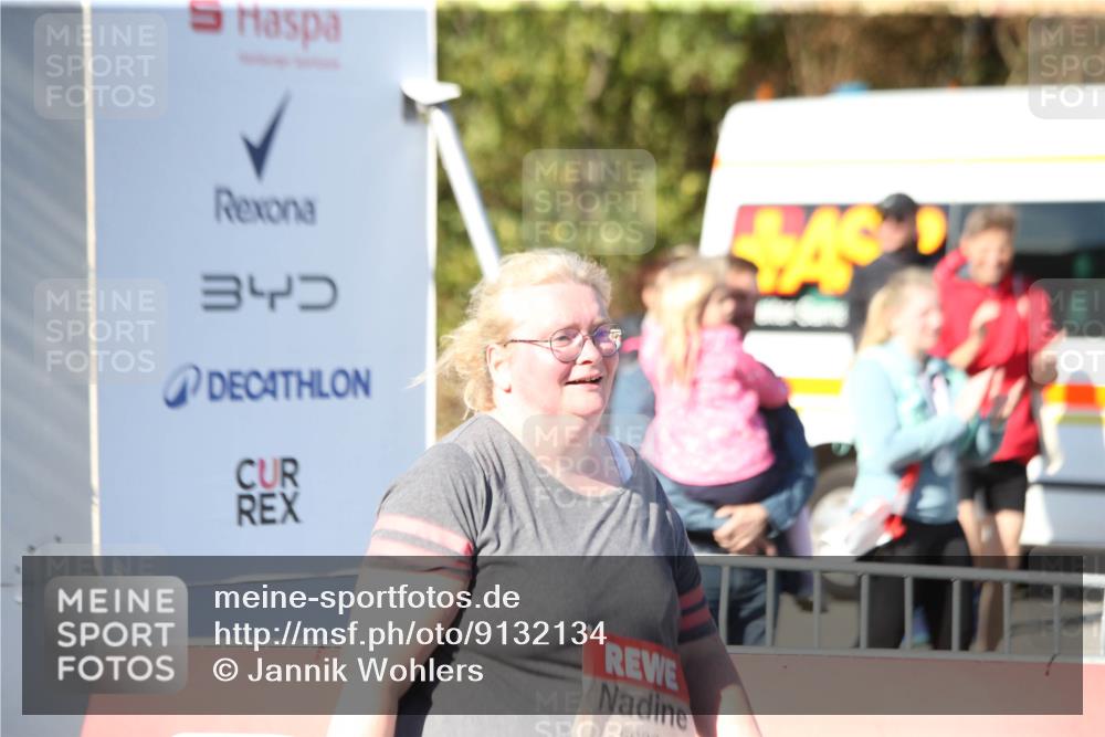 03.10.2025 - Köhlbrandbrückenlauf Jannik Wohlers http://msf.ph/oto/9132134 03.10.2025 13:56:58 Ziel 5623 meine-sportfotos.de
