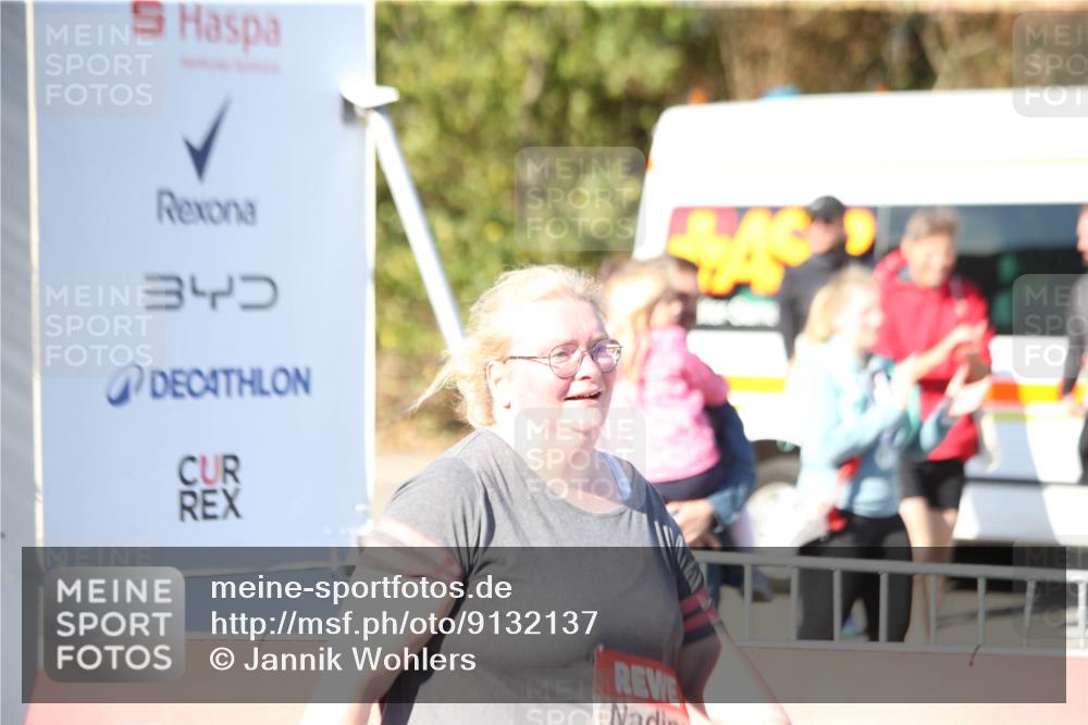 03.10.2025 - Köhlbrandbrückenlauf Jannik Wohlers http://msf.ph/oto/9132137 03.10.2025 13:56:58 Ziel 5623 meine-sportfotos.de