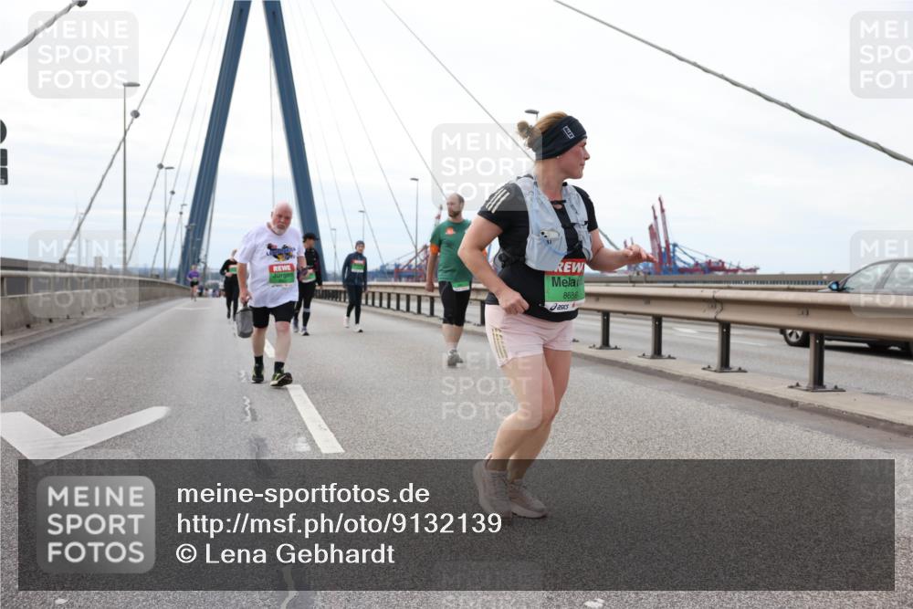 03.10.2025 - Köhlbrandbrückenlauf Lena Gebhardt http://msf.ph/oto/9132139 03.10.2025 16:09:33 Position 2 8686 meine-sportfotos.de
