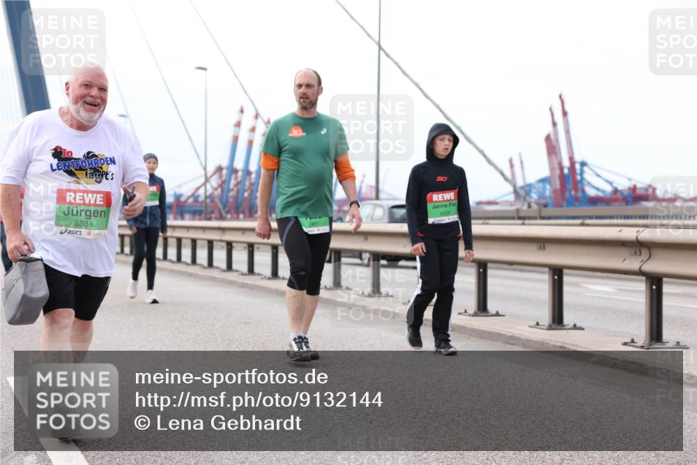 03.10.2025 - Köhlbrandbrückenlauf Lena Gebhardt http://msf.ph/oto/9132144 03.10.2025 16:09:34 Position 2 8538, 8024, 7951 meine-sportfotos.de