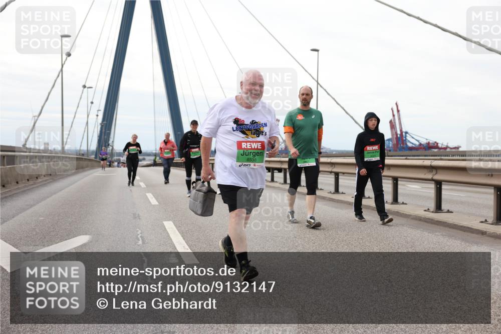 03.10.2025 - Köhlbrandbrückenlauf Lena Gebhardt http://msf.ph/oto/9132147 03.10.2025 16:09:35 Position 2 8538 meine-sportfotos.de