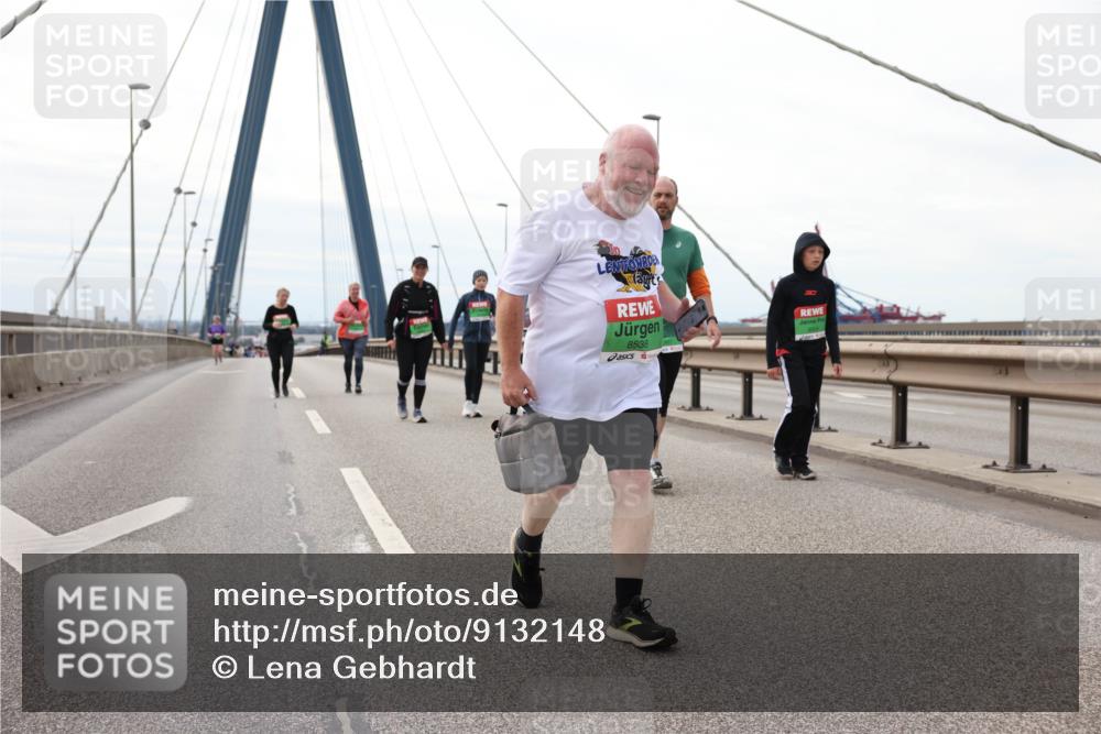 03.10.2025 - Köhlbrandbrückenlauf Lena Gebhardt http://msf.ph/oto/9132148 03.10.2025 16:09:35 Position 2 8538 meine-sportfotos.de